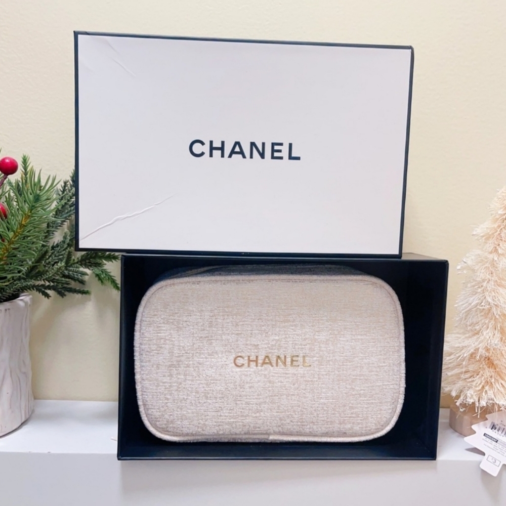 CHANEL 2023 HOLIDAY LIMITED EDITION RED TWEED COSMETIC BAG no product inside